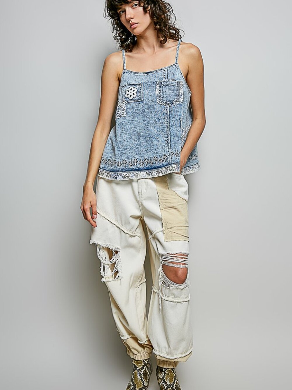 POL SQUARE NECK DENIM TANK/LACE AND CROCHET